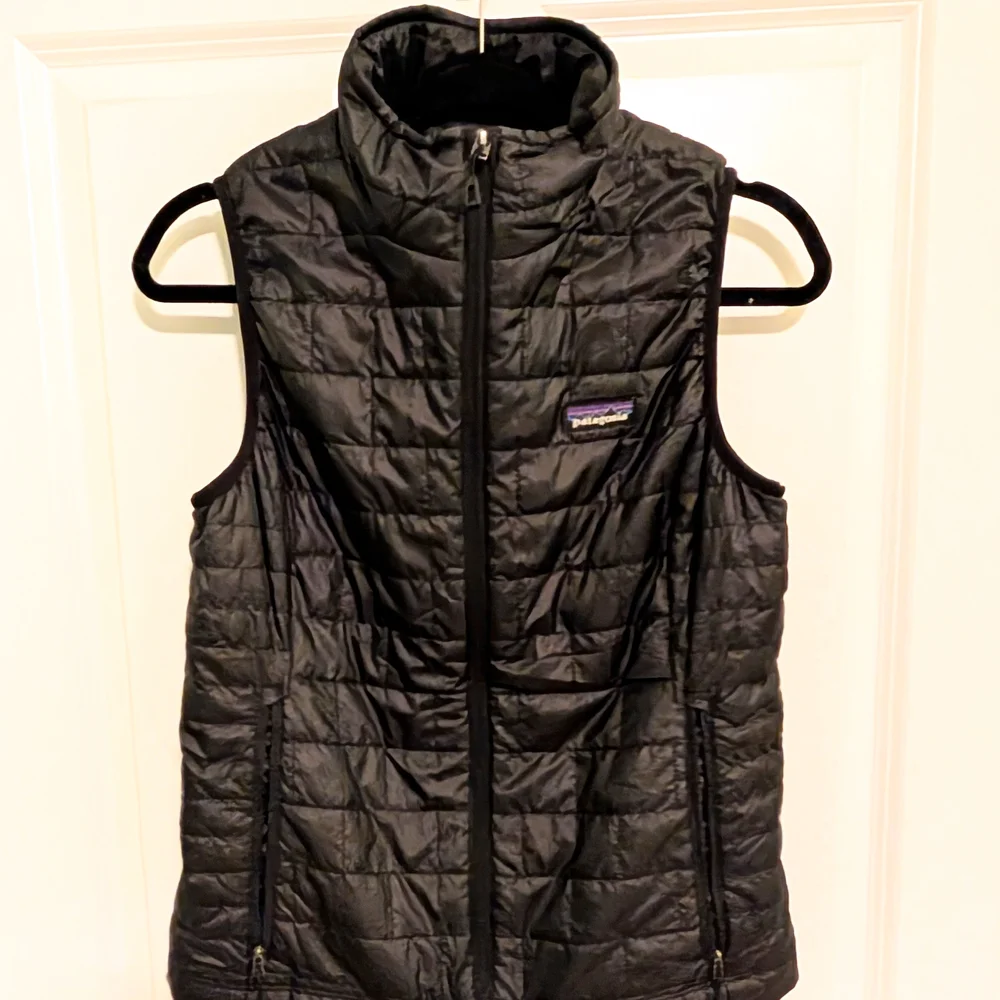 Patagonia Women's Black Quilted Vest - Picture 3 of 8